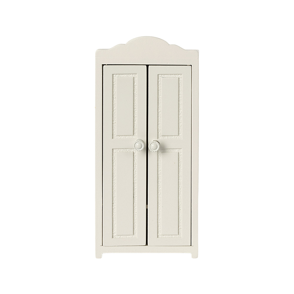 Wooden Closet, Mouse
