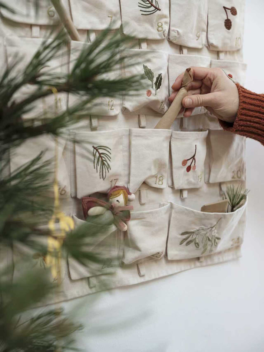 Yule Greens Embroidered Advent Calendar – Natural
